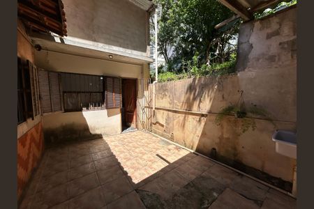 Casa para alugar com 90m², 4 quartos e 5 vagasQuintal