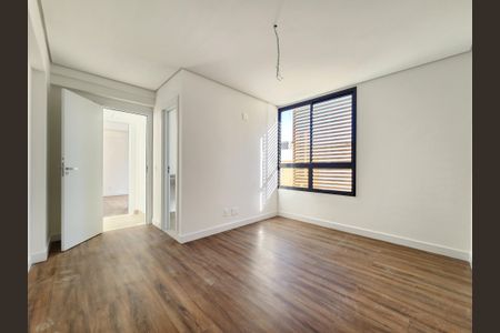 Apartamento à venda com 131m², 2 quartos e 3 vagasSuíte 1