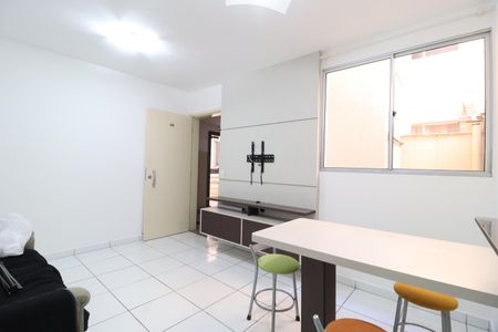 Sala de apartamento para alugar com 2 quartos, 52m² em Santa Mônica, Uberlândia
