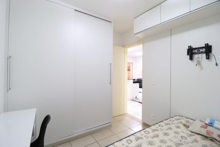Quarto 1 de apartamento para alugar com 2 quartos, 52m² em Santa Mônica, Uberlândia