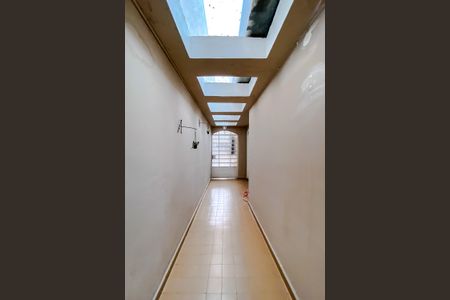 Casa à venda com 238m², 3 quartos e 8 vagas Casa à venda com 238m², 3 quartos e 8 vagasCorredor