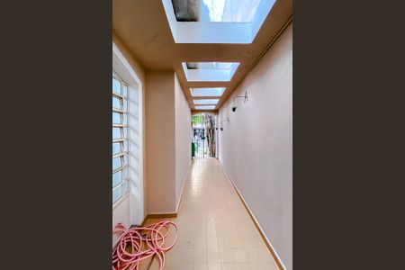 Casa à venda com 238m², 3 quartos e 8 vagas Casa à venda com 238m², 3 quartos e 8 vagasCorredor