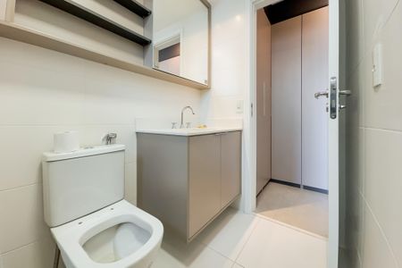 Apartamento para alugar com 69m², 2 quartos e 1 vaga Apartamento para alugar com 69m², 2 quartos e 1 vagaBanheiro da Suíte
