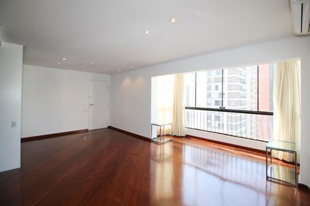 Sala de apartamento para alugar com 3 quartos, 120m² em Indianópolis, São Paulo
