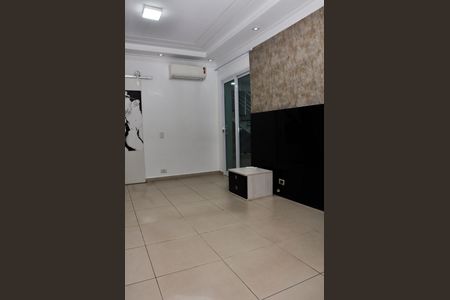 Casa à venda com 200m², 3 quartos e 3 vagas Casa à venda com 200m², 3 quartos e 3 vagasSuíte