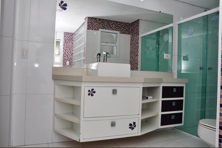 Casa à venda com 200m², 3 quartos e 3 vagas Casa à venda com 200m², 3 quartos e 3 vagasBanheiro da Suíte