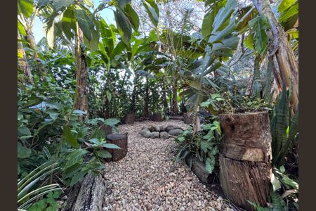 Casa à venda com 247m², 3 quartos e 4 vagas Casa à venda com 247m², 3 quartos e 4 vagasQuintal