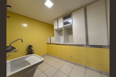 Casa à venda com 247m², 3 quartos e 4 vagas Casa à venda com 247m², 3 quartos e 4 vagasÁrea de Serviço