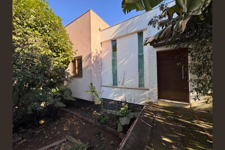 Casa à venda com 247m², 3 quartos e 4 vagas Casa à venda com 247m², 3 quartos e 4 vagasQuintal