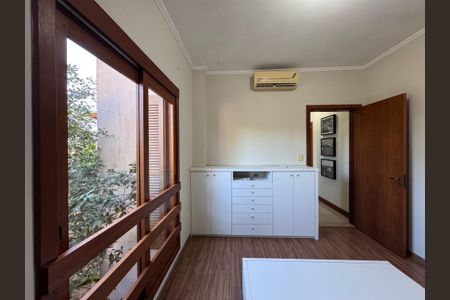 Casa à venda com 247m², 3 quartos e 4 vagas Casa à venda com 247m², 3 quartos e 4 vagasSuíte