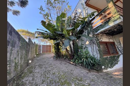 Casa à venda com 247m², 3 quartos e 4 vagas Casa à venda com 247m², 3 quartos e 4 vagasQuintal