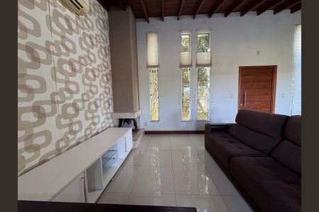 Casa à venda com 247m², 3 quartos e 4 vagas Casa à venda com 247m², 3 quartos e 4 vagasSala