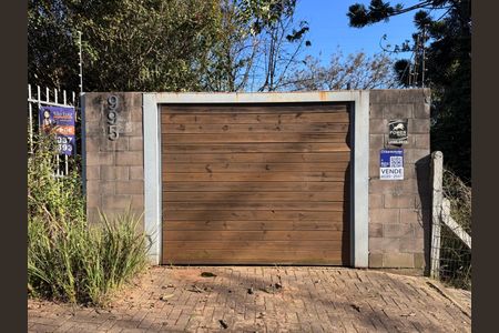 Casa à venda com 247m², 3 quartos e 4 vagas Casa à venda com 247m², 3 quartos e 4 vagasPlaca