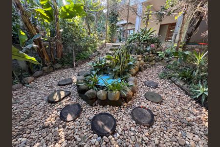 Casa à venda com 247m², 3 quartos e 4 vagas Casa à venda com 247m², 3 quartos e 4 vagasQuintal