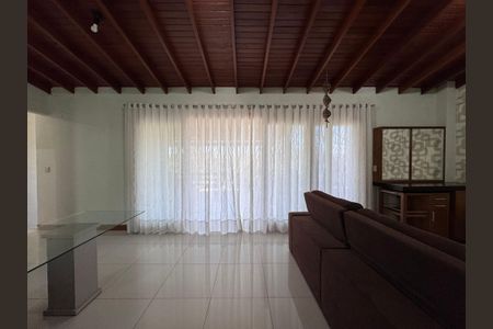Casa à venda com 247m², 3 quartos e 4 vagas Casa à venda com 247m², 3 quartos e 4 vagasSala