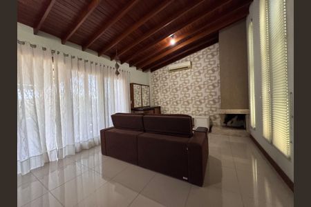 Casa à venda com 247m², 3 quartos e 4 vagas Casa à venda com 247m², 3 quartos e 4 vagasSala