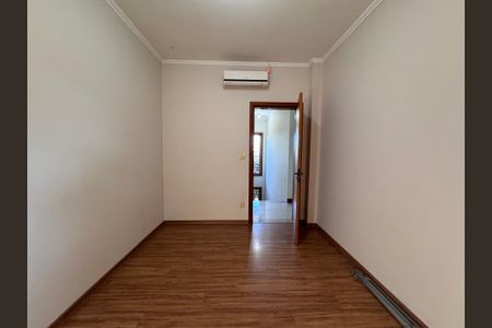 Casa à venda com 247m², 3 quartos e 4 vagas Casa à venda com 247m², 3 quartos e 4 vagasQuarto 2