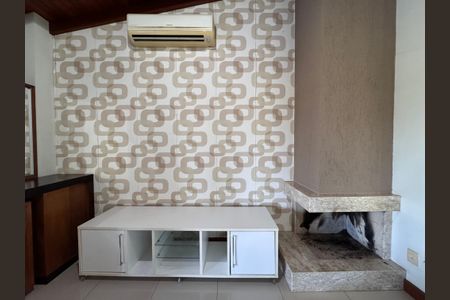 Casa à venda com 247m², 3 quartos e 4 vagas Casa à venda com 247m², 3 quartos e 4 vagasSala