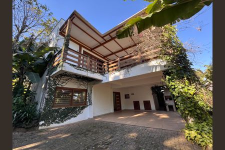 Casa à venda com 247m², 3 quartos e 4 vagas Casa à venda com 247m², 3 quartos e 4 vagasFachada da casa