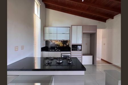Casa à venda com 247m², 3 quartos e 4 vagas Casa à venda com 247m², 3 quartos e 4 vagasCozinha