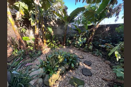 Casa à venda com 247m², 3 quartos e 4 vagas Casa à venda com 247m², 3 quartos e 4 vagasQuintal