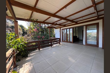 Casa à venda com 247m², 3 quartos e 4 vagas Casa à venda com 247m², 3 quartos e 4 vagasVaranda da Sala