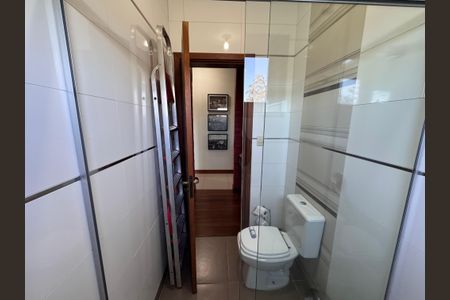 Casa à venda com 247m², 3 quartos e 4 vagas Casa à venda com 247m², 3 quartos e 4 vagasBanheiro