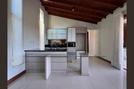 Casa à venda com 247m², 3 quartos e 4 vagas Casa à venda com 247m², 3 quartos e 4 vagasCozinha