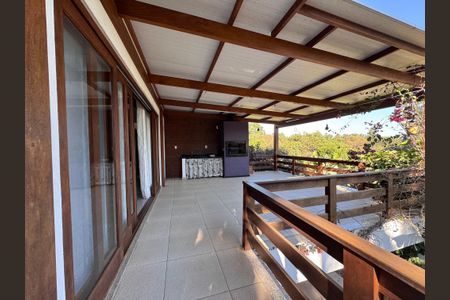 Casa à venda com 247m², 3 quartos e 4 vagas Casa à venda com 247m², 3 quartos e 4 vagasVaranda da Sala