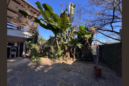 Casa à venda com 247m², 3 quartos e 4 vagas Casa à venda com 247m², 3 quartos e 4 vagasQuintal