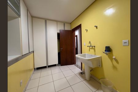 Casa à venda com 247m², 3 quartos e 4 vagas Casa à venda com 247m², 3 quartos e 4 vagasÁrea de Serviço