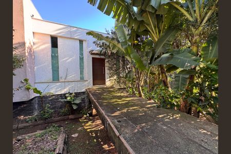 Casa à venda com 247m², 3 quartos e 4 vagas Casa à venda com 247m², 3 quartos e 4 vagasQuintal