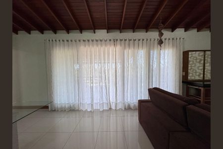 Casa à venda com 247m², 3 quartos e 4 vagas Casa à venda com 247m², 3 quartos e 4 vagasSala