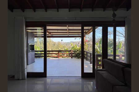 Casa à venda com 247m², 3 quartos e 4 vagas Casa à venda com 247m², 3 quartos e 4 vagasSala