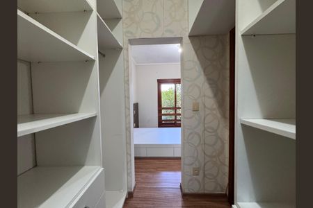 Casa à venda com 247m², 3 quartos e 4 vagas Casa à venda com 247m², 3 quartos e 4 vagasCloset