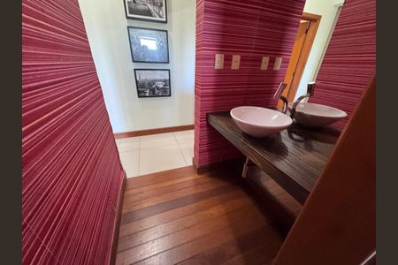 Casa à venda com 247m², 3 quartos e 4 vagas Casa à venda com 247m², 3 quartos e 4 vagasBanheiro