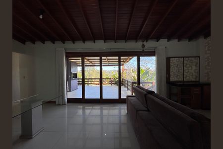 Casa à venda com 247m², 3 quartos e 4 vagas Casa à venda com 247m², 3 quartos e 4 vagasSala