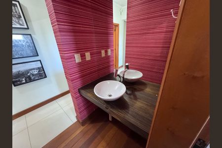 Casa à venda com 247m², 3 quartos e 4 vagas Casa à venda com 247m², 3 quartos e 4 vagasBanheiro