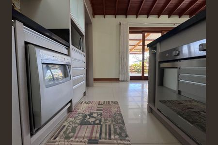 Casa à venda com 247m², 3 quartos e 4 vagas Casa à venda com 247m², 3 quartos e 4 vagasCozinha