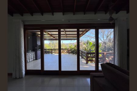 Casa à venda com 247m², 3 quartos e 4 vagas Casa à venda com 247m², 3 quartos e 4 vagasSala