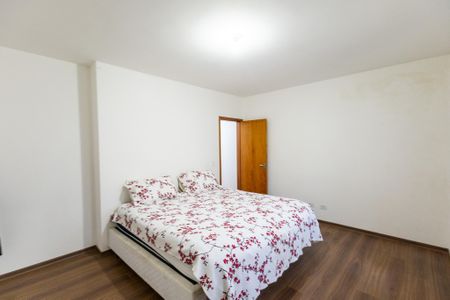 Casa à venda com 180m², 3 quartos e 5 vagasQuarto 1- Suíte 1