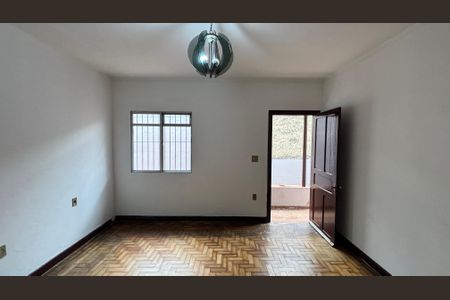 Casa para alugar com 230m², 4 quartos e sem vaga Casa para alugar com 230m², 4 quartos e sem vagaSala