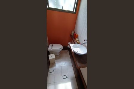 Casa de condomínio à venda com 684m², 3 quartos e 8 vagasLavabo