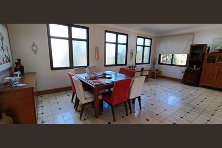 Casa de condomínio à venda com 684m², 3 quartos e 8 vagasSala