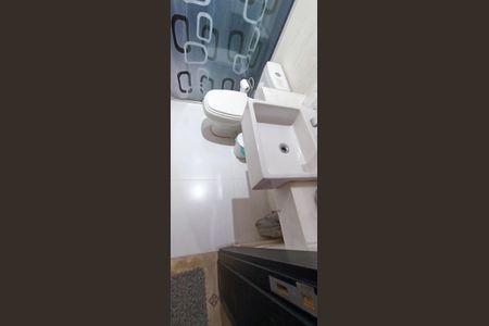 Casa de condomínio à venda com 684m², 3 quartos e 8 vagasBanheiro da Suíte 2