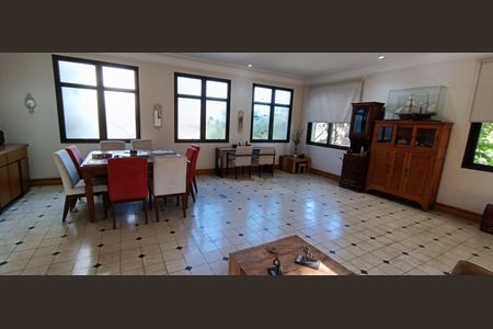 Casa de condomínio à venda com 684m², 3 quartos e 8 vagasSala