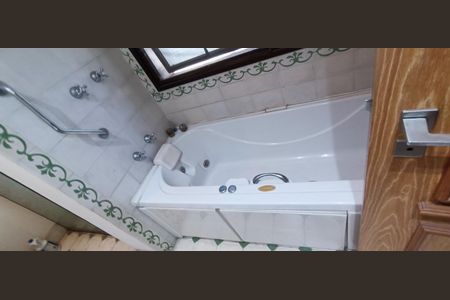 Casa de condomínio à venda com 684m², 3 quartos e 8 vagasBanheiro da Suíte 3