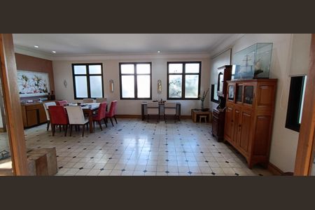 Casa de condomínio à venda com 684m², 3 quartos e 8 vagasSala