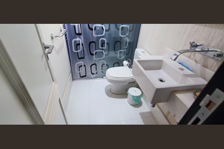 Casa de condomínio à venda com 684m², 3 quartos e 8 vagasBanheiro da Suíte 2