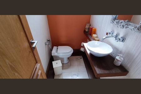 Casa de condomínio à venda com 684m², 3 quartos e 8 vagasLavabo